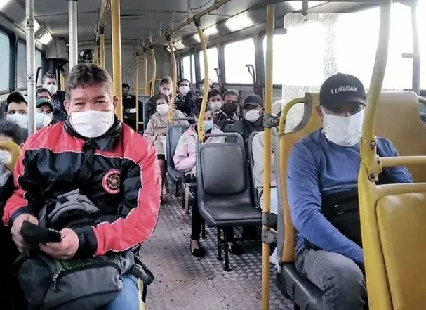 Pasajeros-colectivo-barbijo