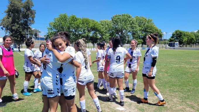 Quilmes le ganó 3-1 a Club Atlético Trocha, en un partido corraspondiente a la fecha 20 de la Zona Permanencia de la Primera C de fútbol femenino que se disputó en la cancha 1 del predio de Alsina y Lora. Con este triunfo, Quilmes sigue como líder.Los goles de las Cerveceras fueron convertidos por: Vanesa Sena, Sol Molina y Brenda Barrionuevo. La formación inicial del equipo dirigido por Roberto Ruíz Díaz fue la siguente: Paola Espinozzi, Liz Méndez, Yamila Avit, Wendy Quispe, Noelia Rodríguez, Leila Torancio, Brenda Barrionuevo, Victoria Nuñez, Sol Molina, Vanesa Sena y Sofía Pirolo.