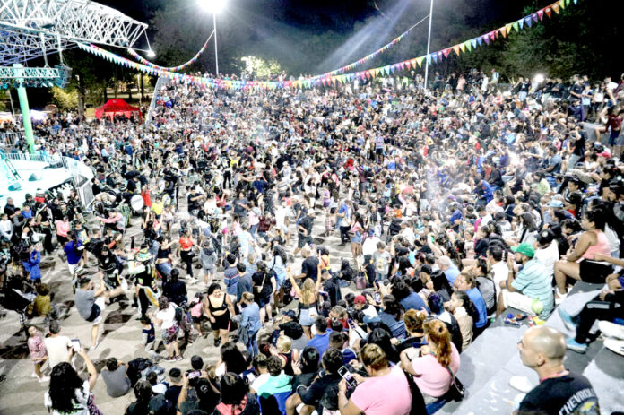 Una multitud en los Carnavales de Avellaneda