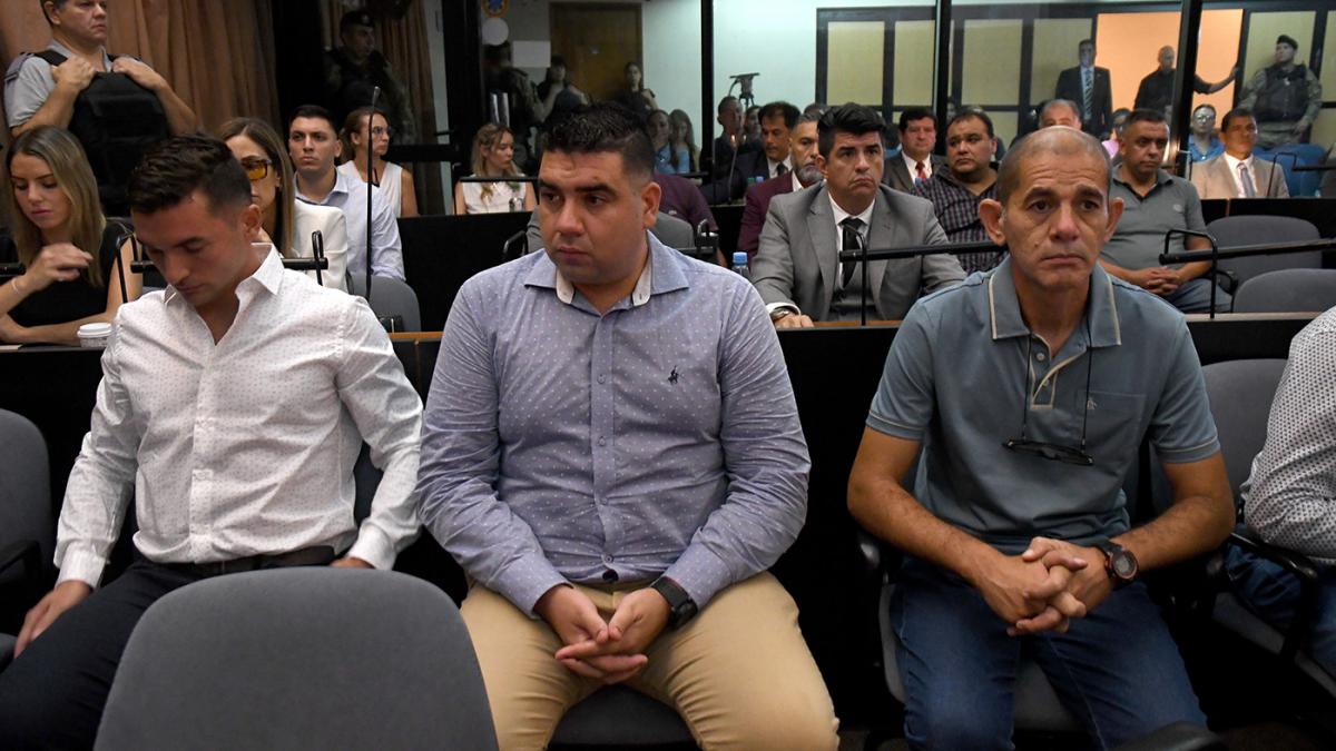 Tres policías en el banquillo por el crimen de Lucas González - Diario EL  SOL