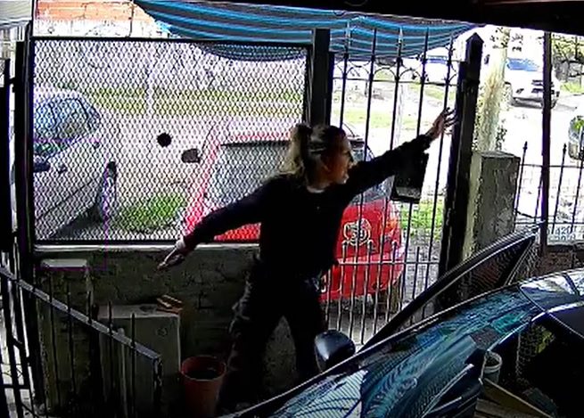 mujer-policia-cuatro-delincuentes-Solano