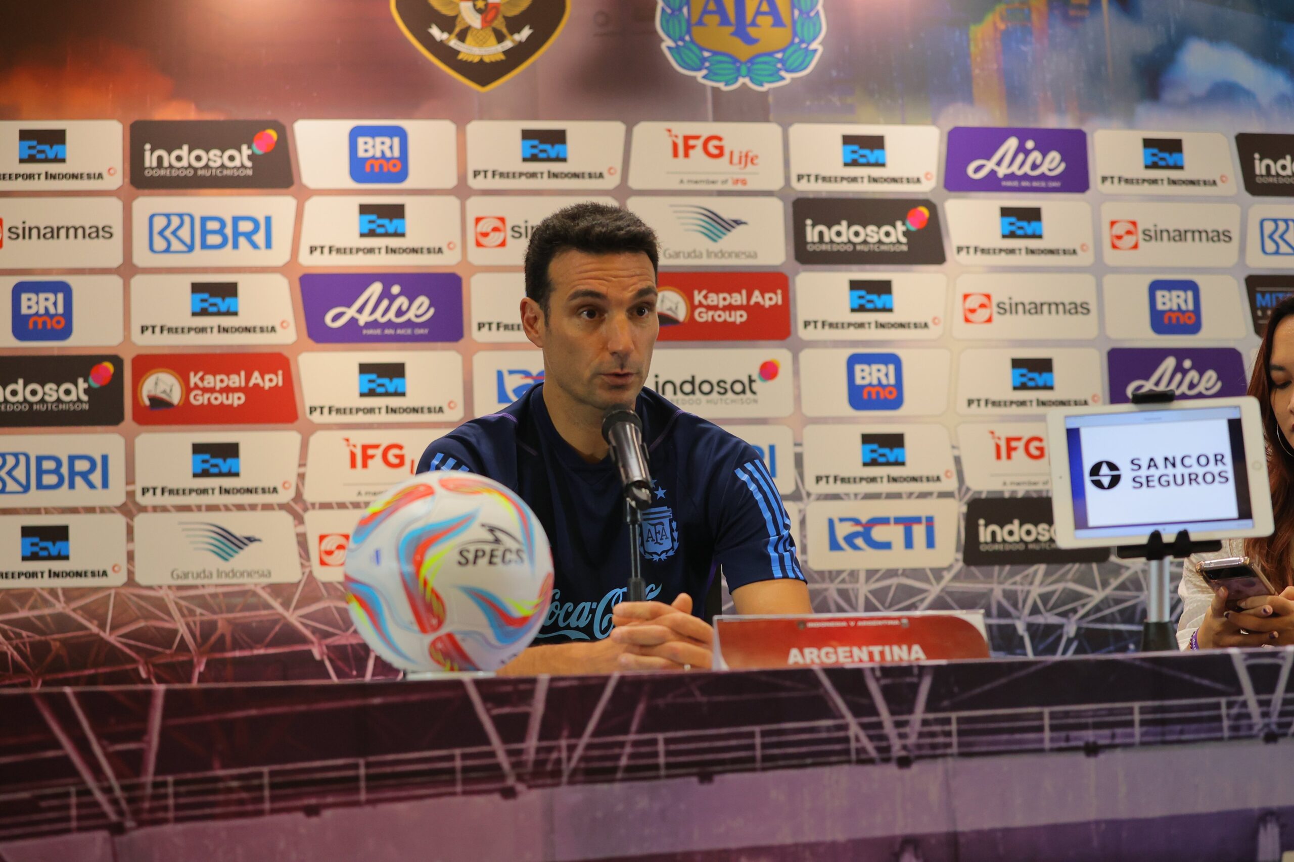 Scaloni en conferencia de prensa