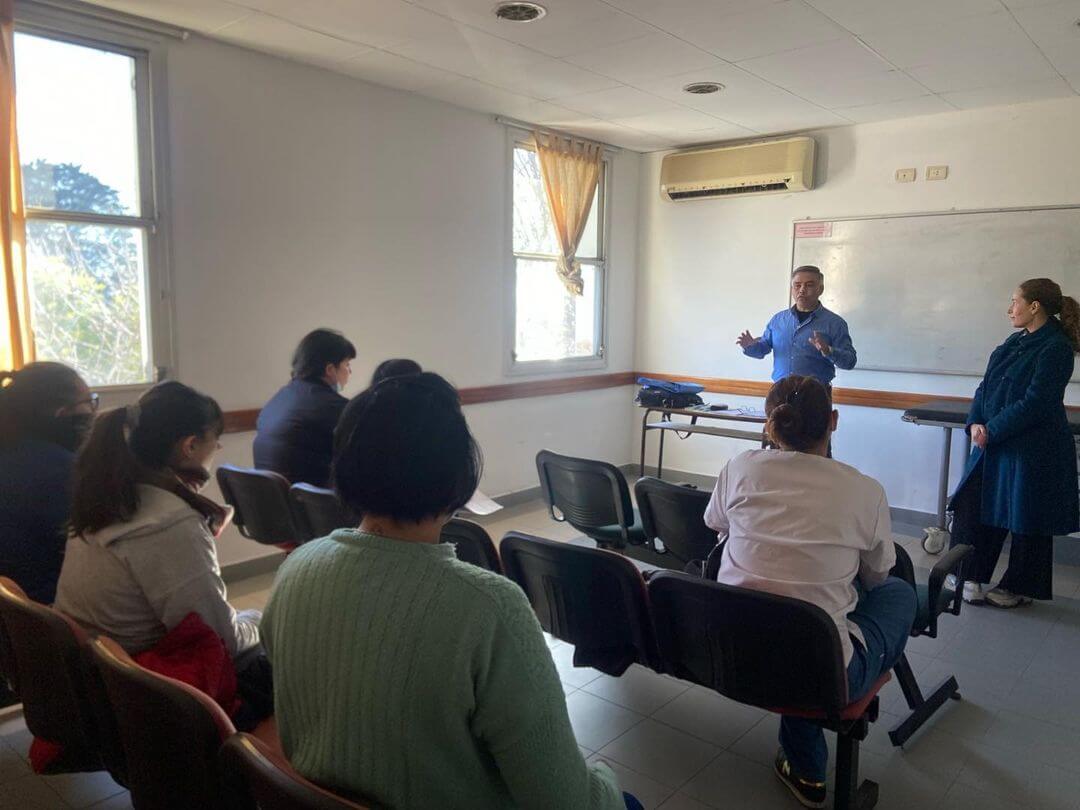 El-equipo-de-camilleras-del-Iriarte-recibio-capacitacion