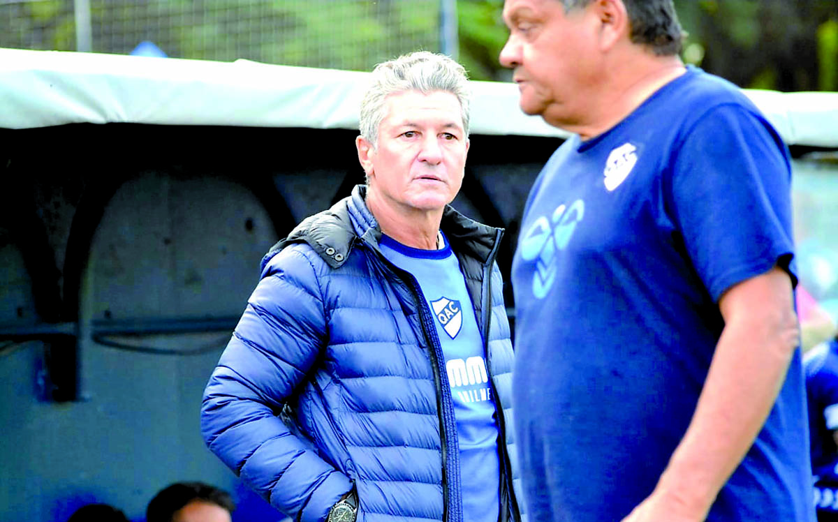 QAC: Mario Sciacqua cambió medio equipo