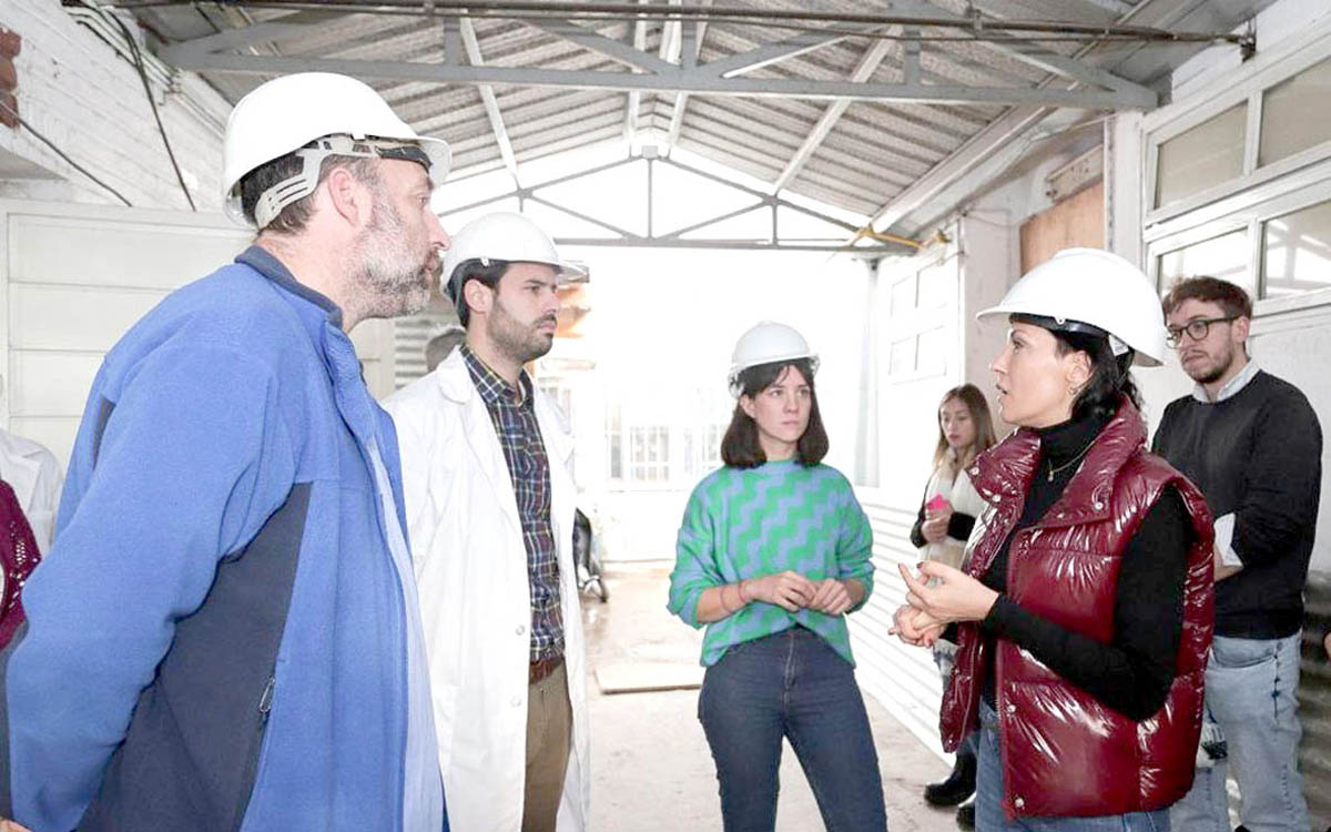 Mayra recorrida obras en el Oller