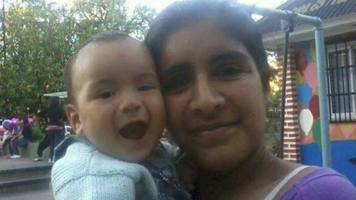 Fue detenida la expareja de una mujer de 38 años, madre de seis hijos, que fue asesinada a puñaladas esta madrugada de ayer en el patio de su vivienda de Berazategui
