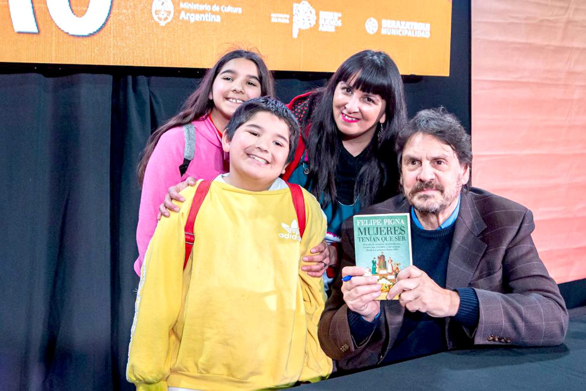 Felipe Pigna presentó su nuevo libro en Berazategui
