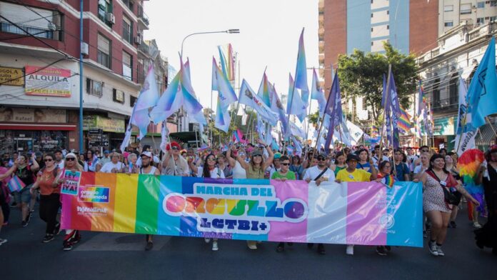Marcha del Orgullo en Avellaneda derechos sí, derechas no