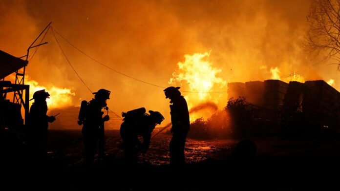 Bomberos Logran Controlar Incendio en el Campo del Alemán Después de Intensa Madrugada
