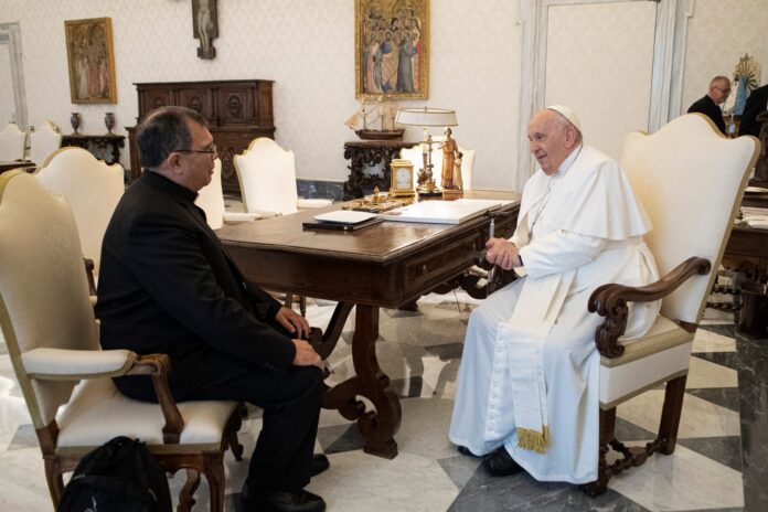 Encuentro Histórico entre el Obispo de Quilmes y el Papa Francisco en el Vaticano