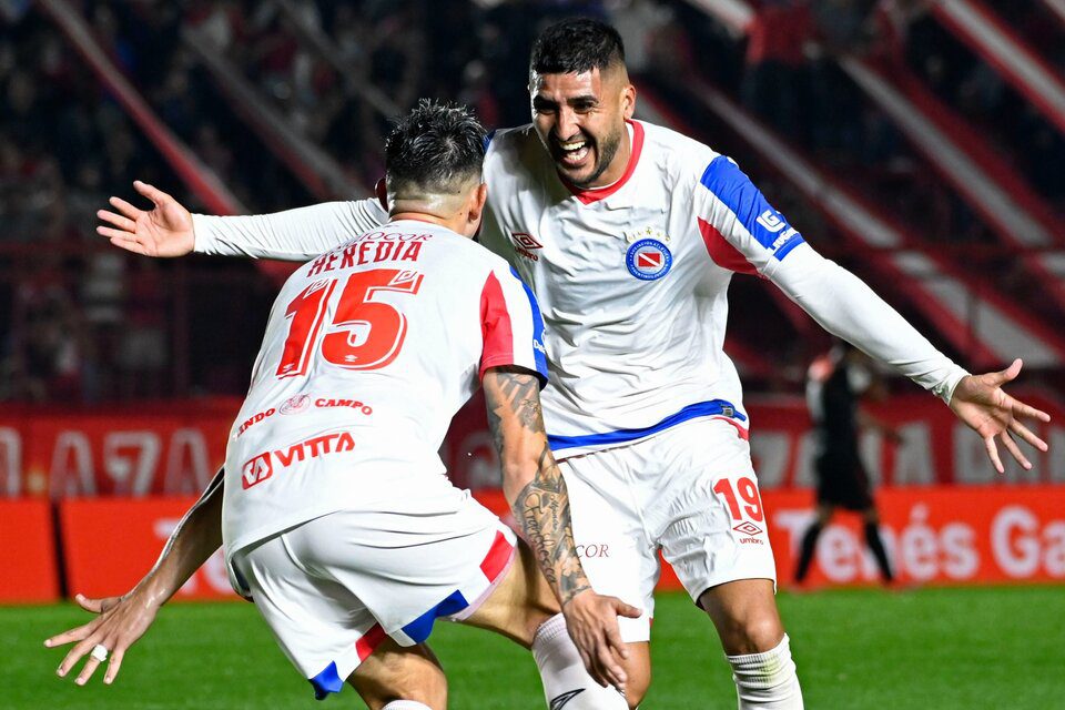Argentinos Juniors Derrota 2-1 a Central Córdoba y Profundiza la Crisis del Equipo Santiagueño
