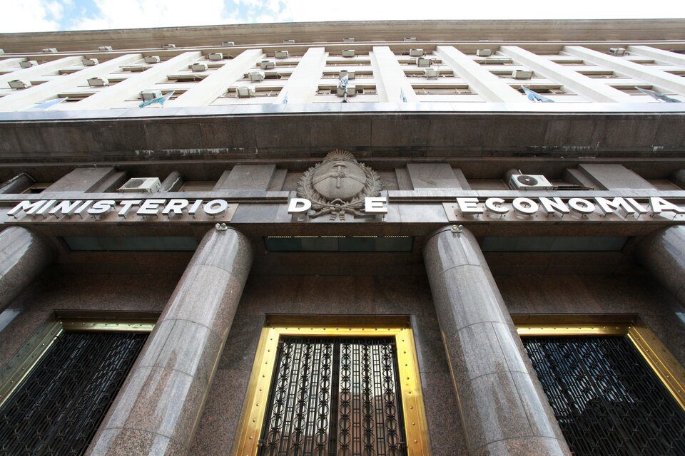 Nota Periodística: Fuerte Recorte en la Ejecución del Presupuesto Bajo el Gobierno de Javier Milei