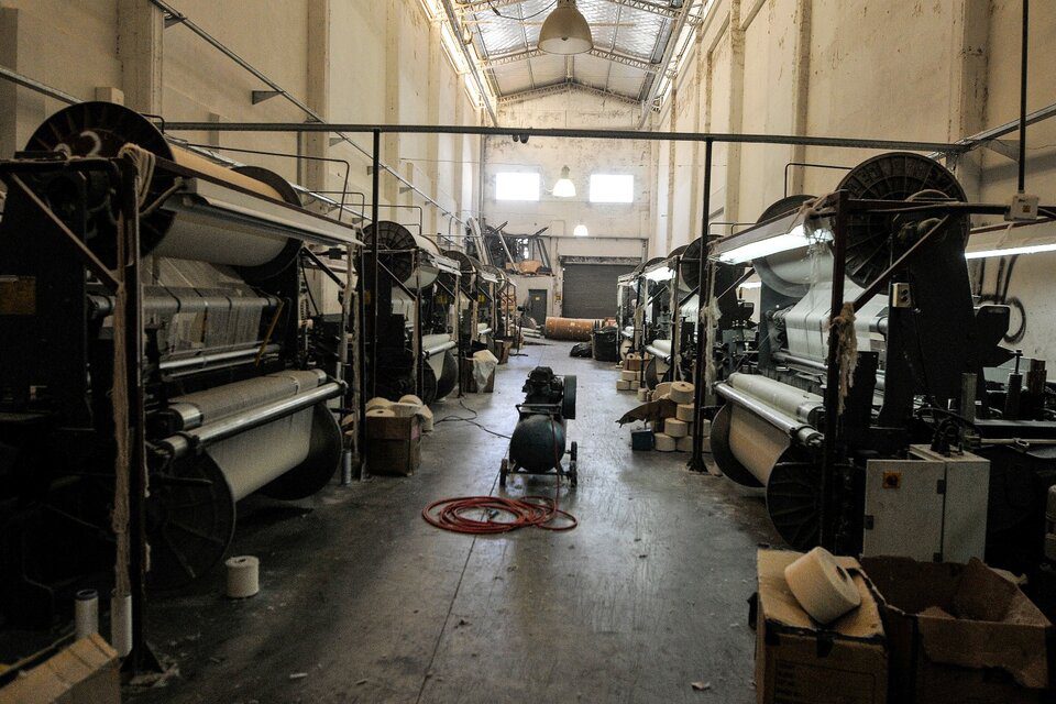 Alarma por Cierre de Fábricas y Aumento del Desempleo en Argentina