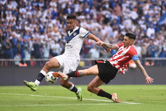 Vélez y Estudiantes se enfrentan por el Trofeo de Campeones 2024