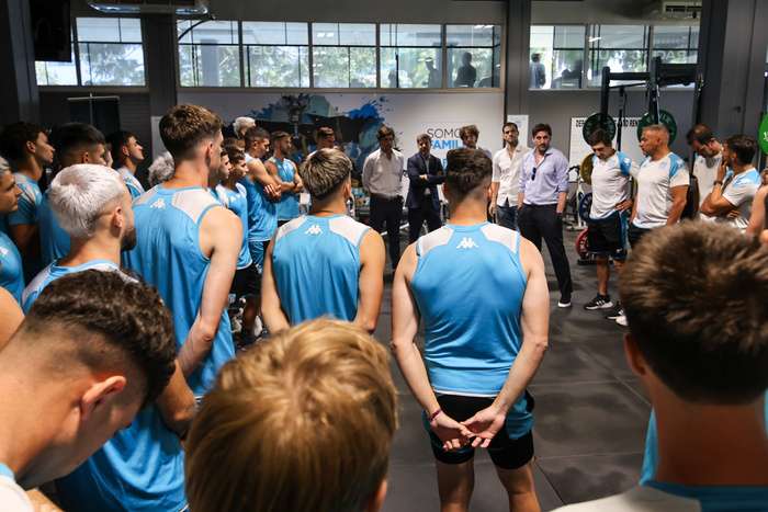 Juanfer Quintero se presenta a la pretemporada de Racing pese a su pedido de salida