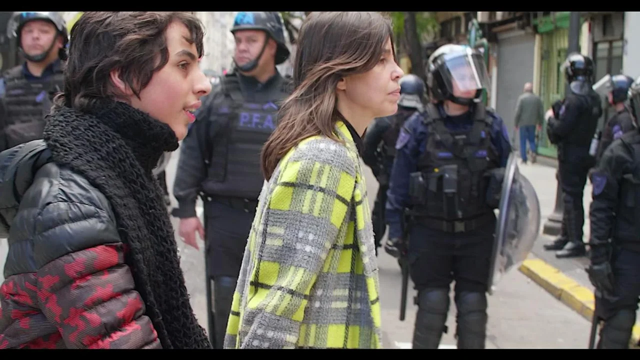 “Lo hace por daño”: Valentina Bassi sobre la “crueldad” de Javier Milei con las personas con discapacidad