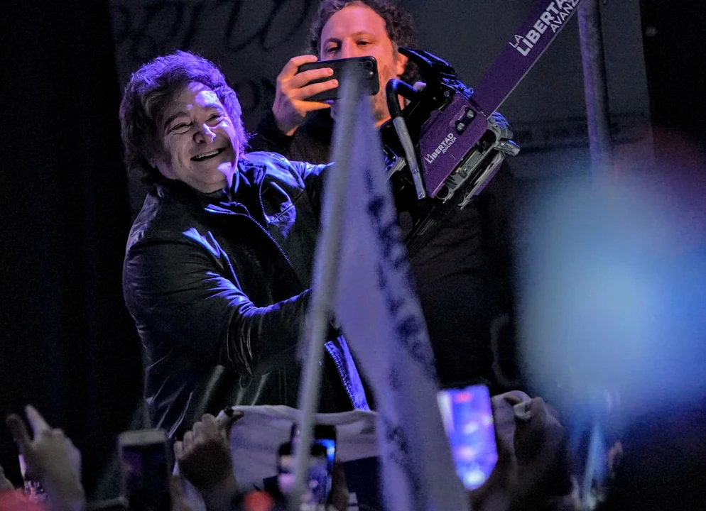 Javier Milei lanzó la campaña en Provincia con duros insultos a Kicillof: lo llamó "comunista enano"