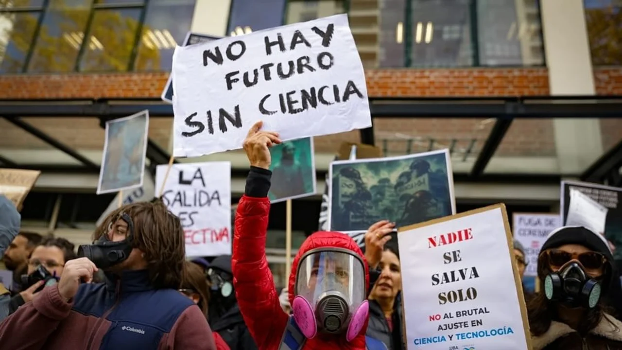 Comienza el paro de 48 horas de trabajadores y científicos del CONICET