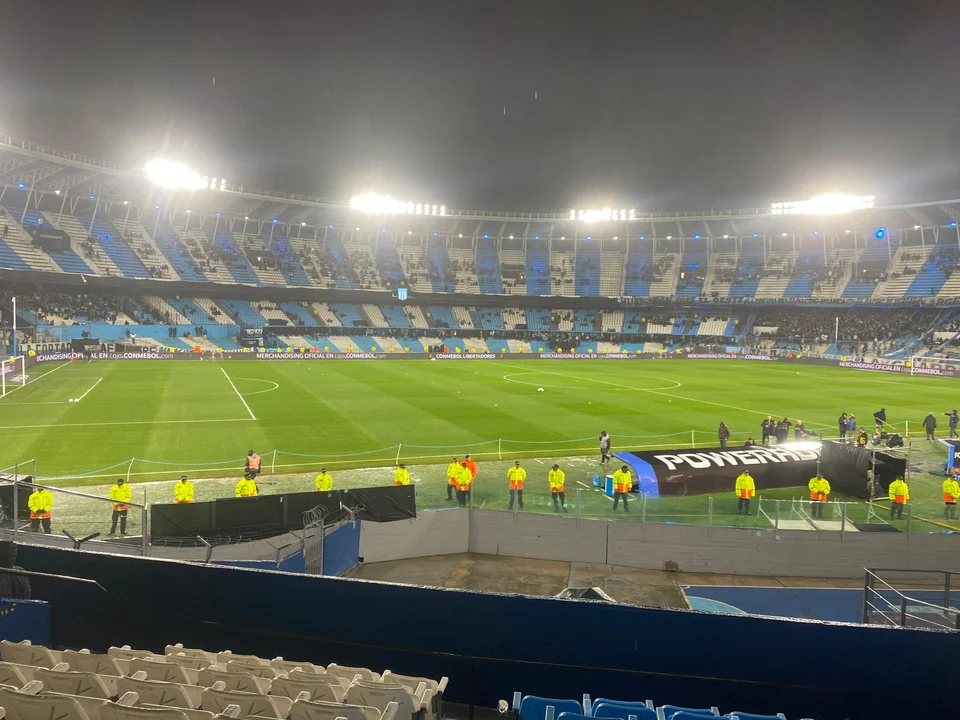 Por ahora se juega: así está el campo de juego de Racing para enfrentar a Peñarol por la Libertadores