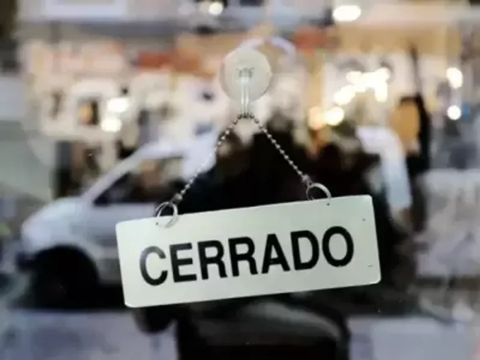 Shoppings, hipermercados y supermercados no abren un día de setiembre, pero aún no se confirmó cuál