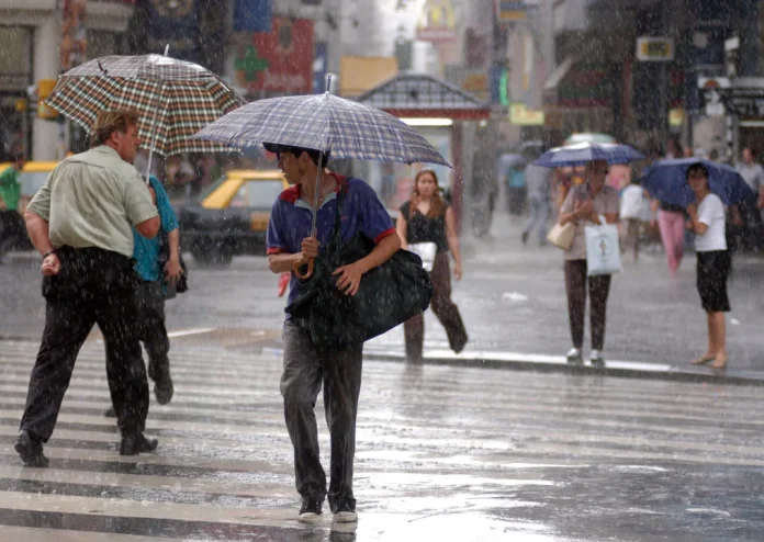A qué hora llueve hoy viernes en el AMBA: el mapa en vivo de las tormentas y el informe del SMN