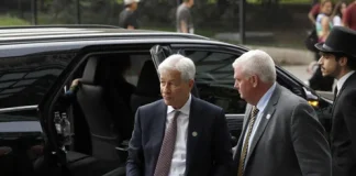 El CEO del JP Morgan encabezó encuentro en el Teatro Colón; Macri y Galperin entre los presentes El CEO del JP Morgan encabezó encuentro en el Teatro Colón; Macri y Galperin entre los presentes
