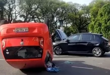 Una mujer resultó herida por el choque y vuelco de su auto frente al Jardín Japonés