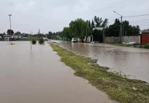 Temporal en Bahía Blanca: anegamiento de calles e inconvenientes tras más de 40 milímetros de agua caída Temporal en Bahía Blanca: anegamiento de calles e inconvenientes tras más de 40 milímetros de agua caída