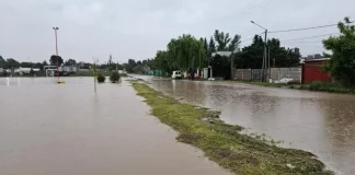 Temporal en Bahía Blanca: anegamiento de calles e inconvenientes tras más de 40 milímetros de agua caída Temporal en Bahía Blanca: anegamiento de calles e inconvenientes tras más de 40 milímetros de agua caída