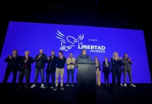 Milei, en el cierre de campaña en Rosario: “A partir del domingo va a cambiar en serio la Argentina”. Milei, en el cierre de campaña en Rosario: “A partir del domingo va a cambiar en serio la Argentina”.