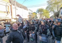 Milei recorrió Mar del Plata para reforzar la campaña: marchas a favor y en contra de la caminata libertaria