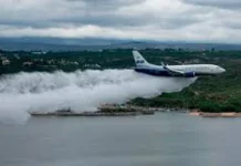 Sorpresa en Córdoba: un Boeing 737 realizó un vuelo rasante sobre el Lago San Roque