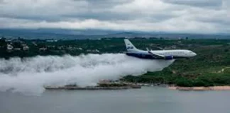 Sorpresa en Córdoba: un Boeing 737 realizó un vuelo rasante sobre el Lago San Roque
