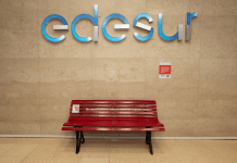 Edesur instaló un Banco Rojo en su sede central contra la violencia de género edesur banco rojo