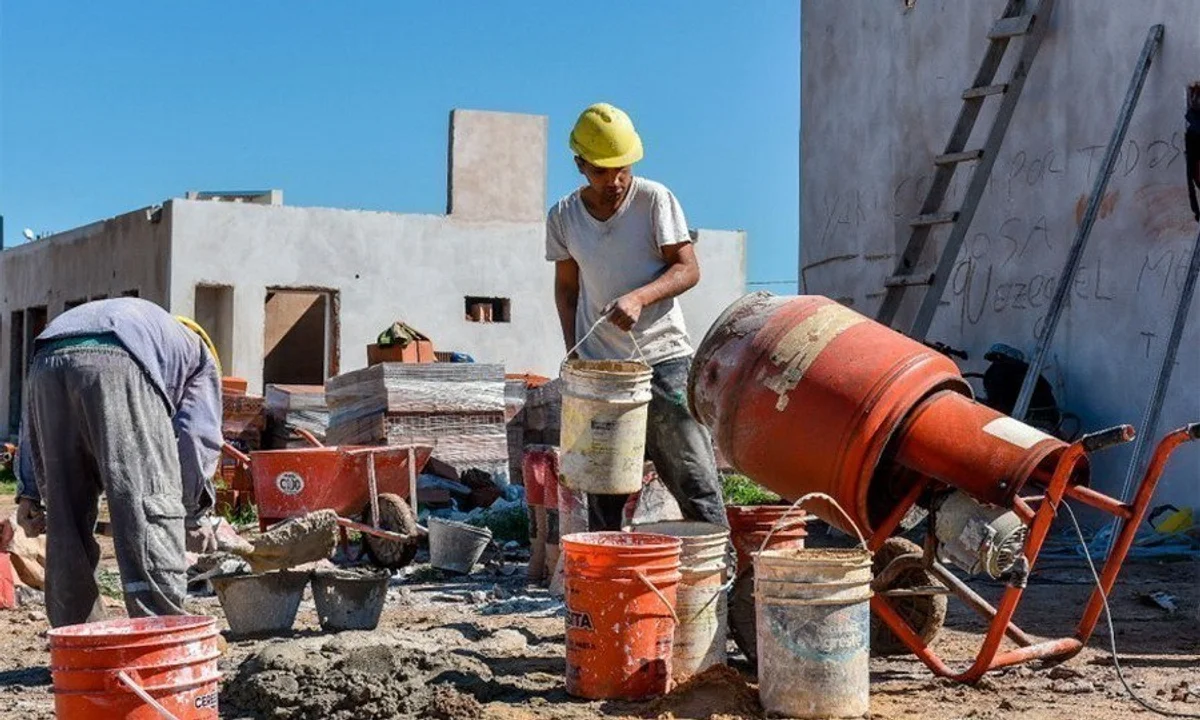 La construcción perdió 120.000 empleos y el sector advierte una “crisis profunda”