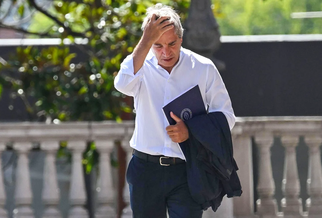 Caputo habría pedido un recorte del 20% en los gastos de todos los ministerios