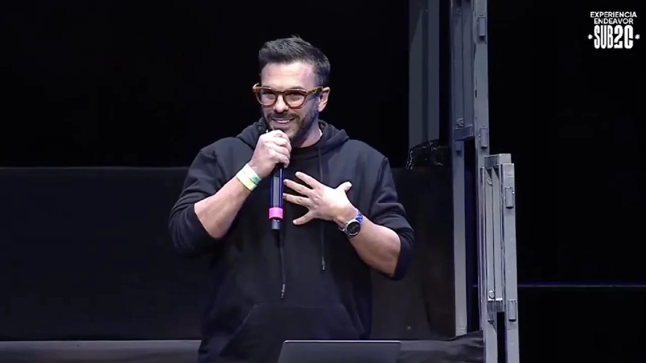 Abucheos en el Movistar Arena: Sbdar no pudo dar su charla ante estudiantes