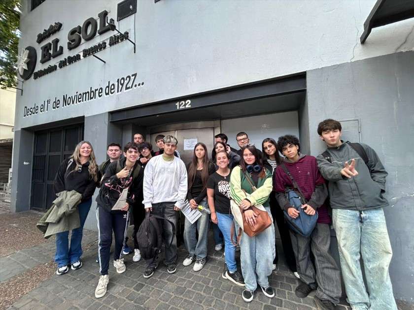 Quilmes: una escuela recorrió las entrañas del diario y descubrió cómo se construye la noticia