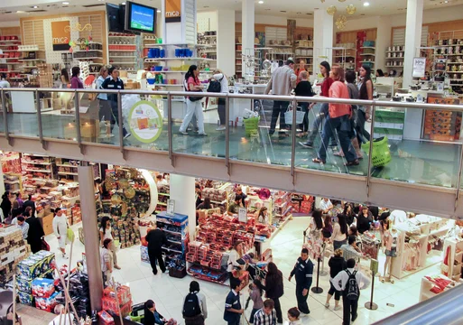 La caída del consumo masivo profundiza la crisis y agranda la brecha social en el país