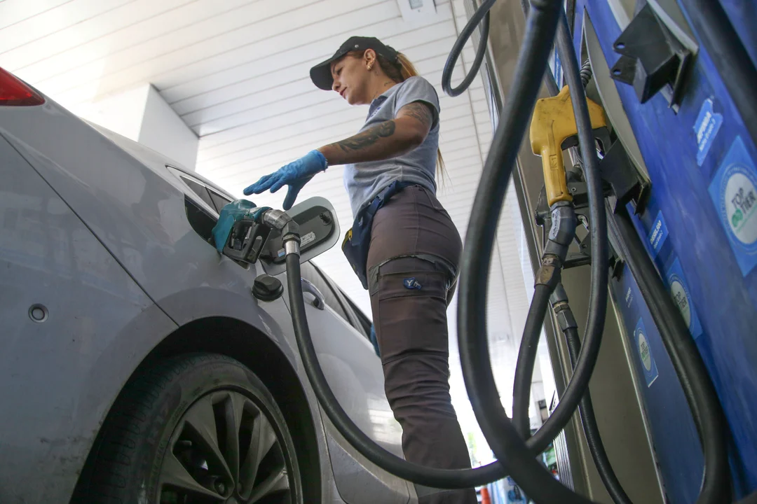 Cayó la venta de combustibles por tercer mes consecutivo y crece la preocupación en las estaciones de servicio