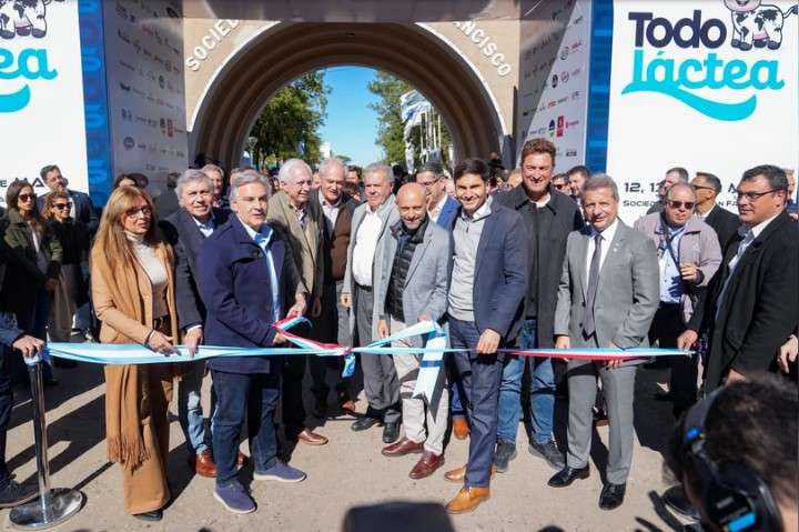Pullaro y Llaryora reclamaron a Milei baja de retenciones y más obras para el campo