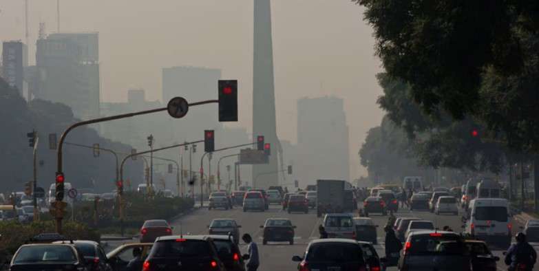 Alerta violeta por niebla: recomiendan evitar circular durante la madrugada y primeras horas del miércoles