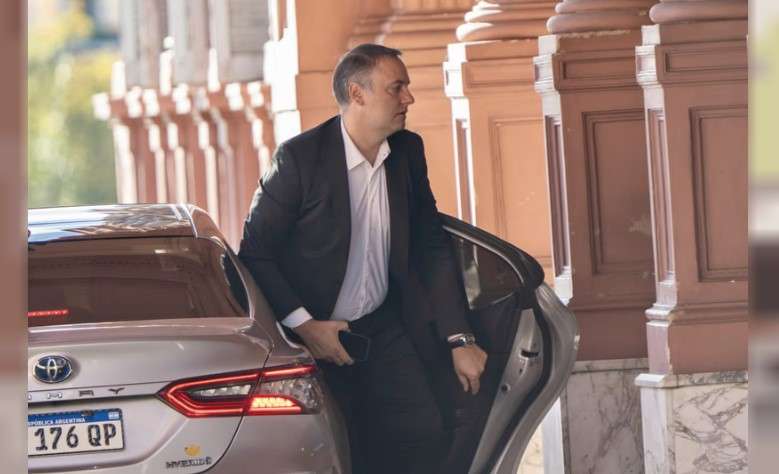 Adorni prepara su declaración jurada y apunta a cerrar la polémica patrimonial