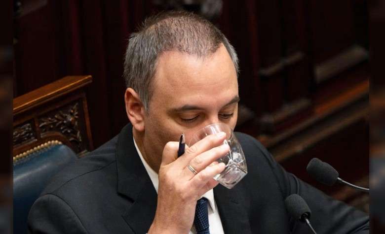 La UCR y el peronismo cuestionaron a Milei por respaldar a Adorni: "La salida debió producirse hace meses"