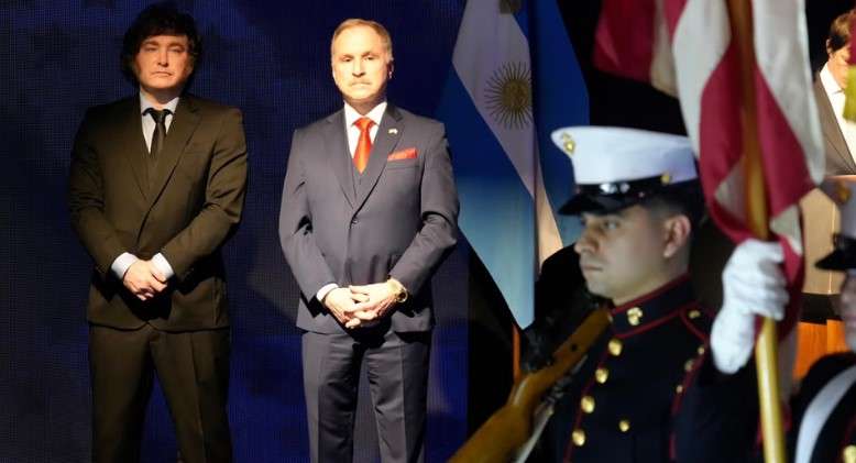 Milei y Jorge Macri compartieron el acto por el Día de la Independencia de Estados Unidos en la Embajada