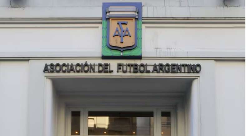 La AFA sufrió un hackeo y se difundieron correos internos sobre el arbitraje ante Egipto