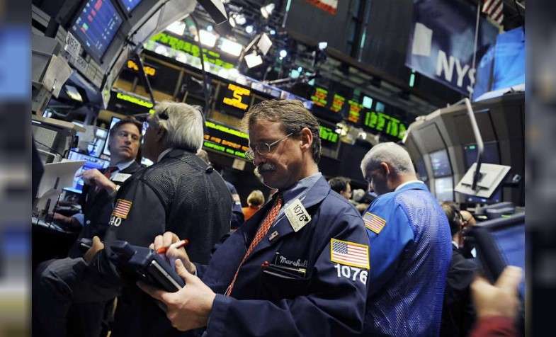 Los bonos argentinos retrocedieron y volvió a subir el riesgo país en una jornada financiera adversa