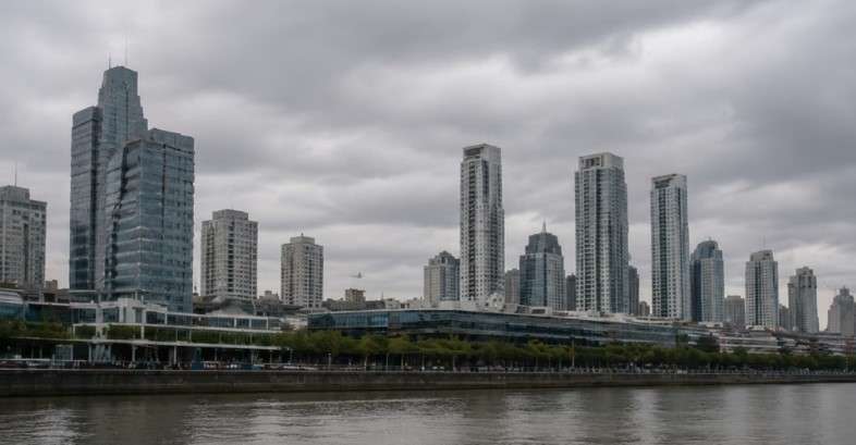 Miércoles con lloviznas y alta humedad en el AMBA: así estará el tiempo en Buenos Aires