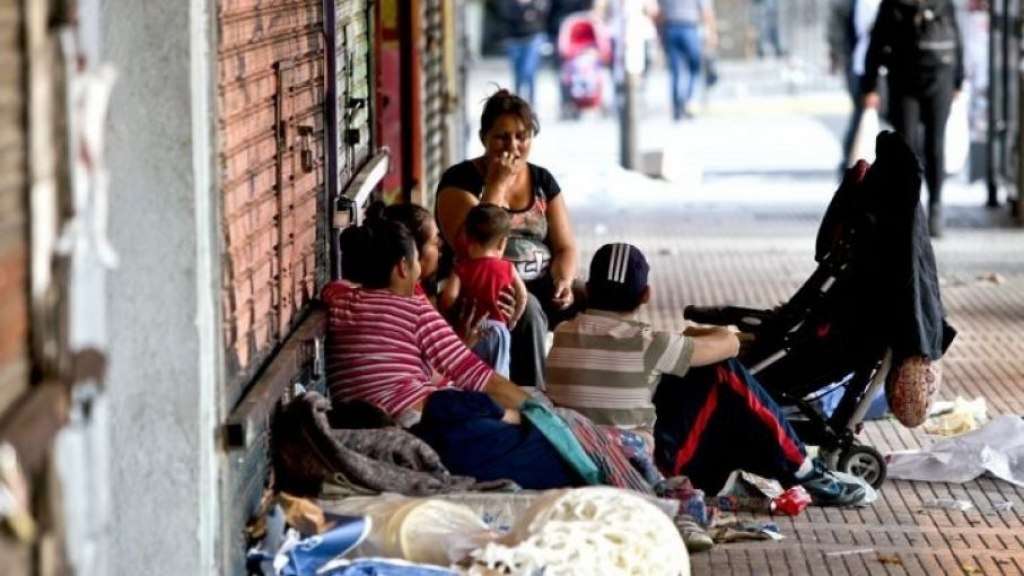 Una familia porteña necesitó más de $1,57 millones por mes para no caer bajo la línea de pobreza