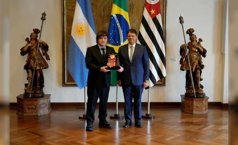 The Guardian cuestionó a Milei tras su gira por Brasil y lo definió como un "representante de Trump"